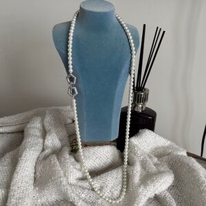 Elegant Pearl Necklace with Silver Accents